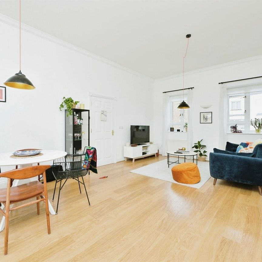 High street, Upton - Photo 1