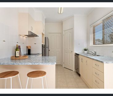 WELL PRESENTED LOW MAINTENANCE FAMILY HOME IN DESIREABLE LOCATION - Photo 4