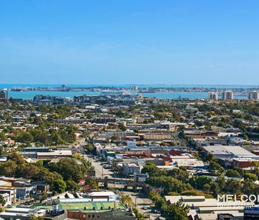 HABITAT - MODERN, BRIGHT AND SPACIOUS - WHITEGOODS ONLY - Photo 4