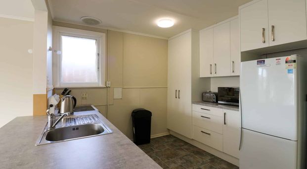 5 Bedroom, 2 Bath, 2 Living! - Photo 1