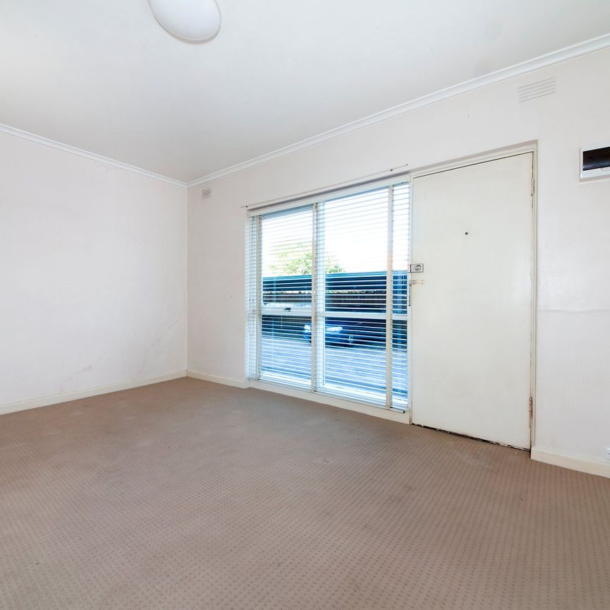 One-bedroom Ground Floor Apartment in a Great Location! - Photo 1