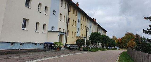 Individuelle Dachwohnung mit herrlichen Blickbeziehungen in ländlicher Umgebung! - Photo 1