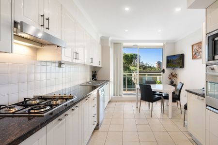 Light-Filled Coastal Sanctuary Moments from Bondi Beach - Photo 2