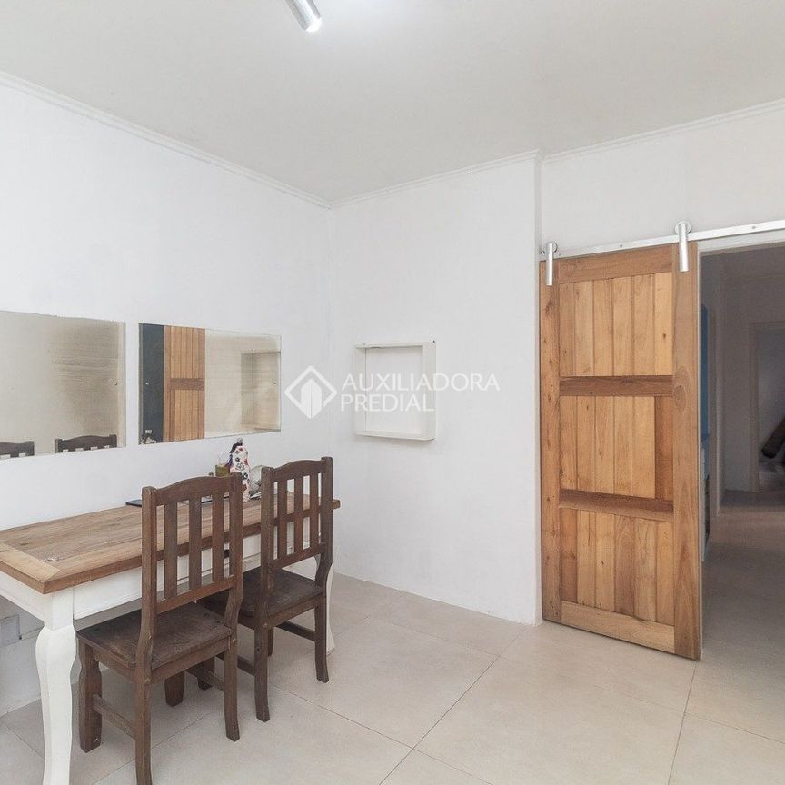 Apartamento com 1 quarto e 51m² para alugar em Menino Deus, Porto Alegre. - Photo 1