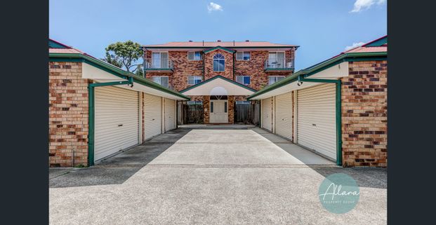 Fresh, Stylish & Perfectly Positioned — Your Hamilton Haven Awaits! - Photo 1