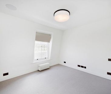3 bedroom flat to rent - Photo 4