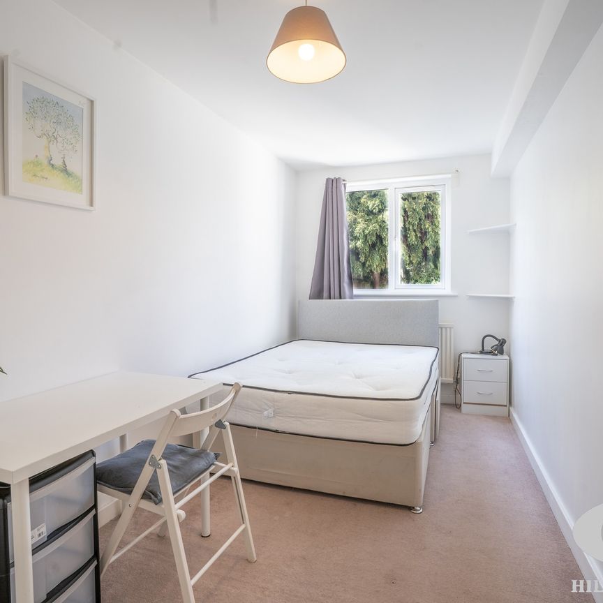 Bridge Way, Twickenham - Photo 1