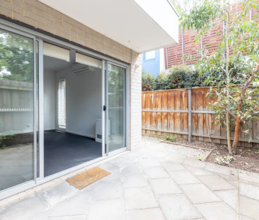 Modern, spacious two - bedroom home! - Photo 2