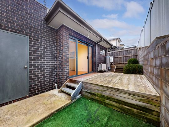 Convenience and Ease in Pascoe Vale! - Photo 1