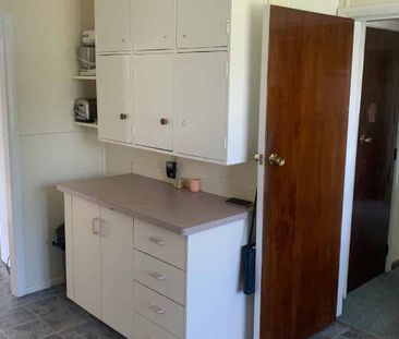 Three bedroom home - West side! - Photo 5