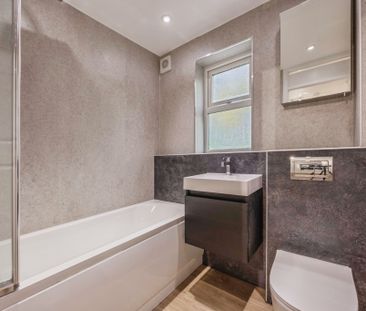2 Bed flat with Garden & Garage in Croydon - Photo 3