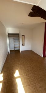 Location Appartement 2 pièces 43m² SABLE SUR SARTHE 72300 - Photo 3