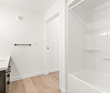 Pine: Black Cabinets – 225 Peguis, Winnipeg, MB - Photo 5