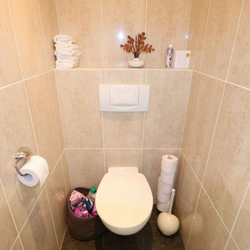 Villa met zwemvijver, grote tuin en dubbele garage te huur! - Foto 1