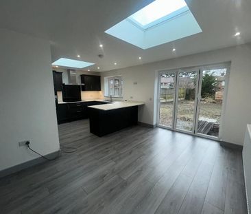 3 bedroom semi-detached house to rent - Photo 4