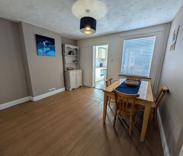 2 bedroom end of terrace house to rent - Photo 2