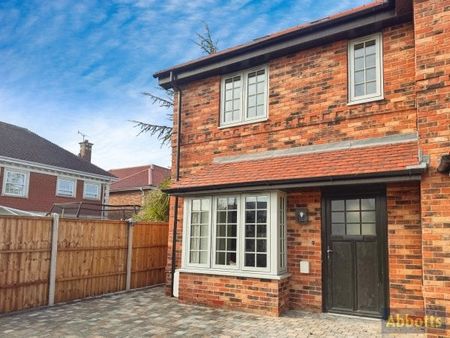 High Road, Benfleet, SS7 5RZ - Photo 5