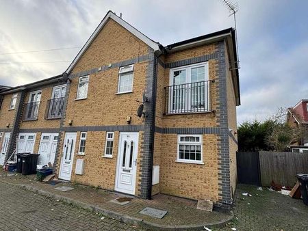 Cranford Lane, Hounslow, TW5 - Photo 3