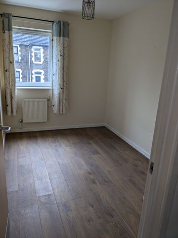 *Apply online* 2 Bed Flat, Harlequin Court, Neath. Including adaptations: automatic door and walk in shower - Photo 3