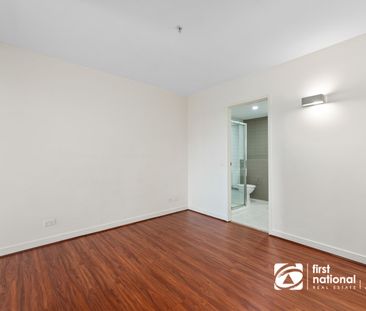 HARBOUR VIEW & LOCATION! - Photo 6