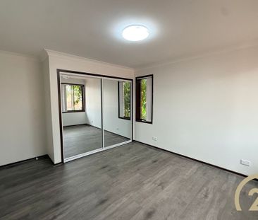 Revovated 2 Bedroom Townhouse&excl; - Photo 1