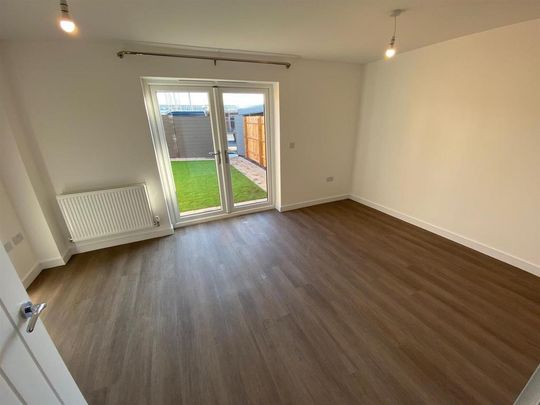 3 bedroom end of terrace house to rent - Photo 1