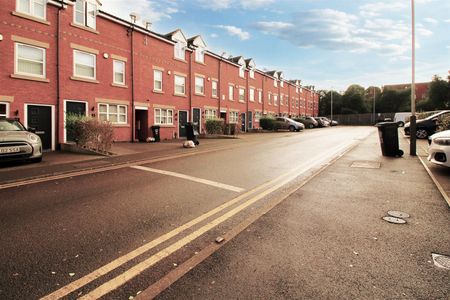 Blue Fox Close, Leicester, LE3 0EE - Photo 2