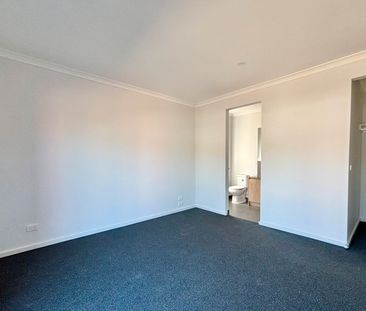 Stylish Family Home! - Photo 2