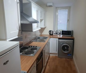 3 bedroom flat to rent - Photo 5