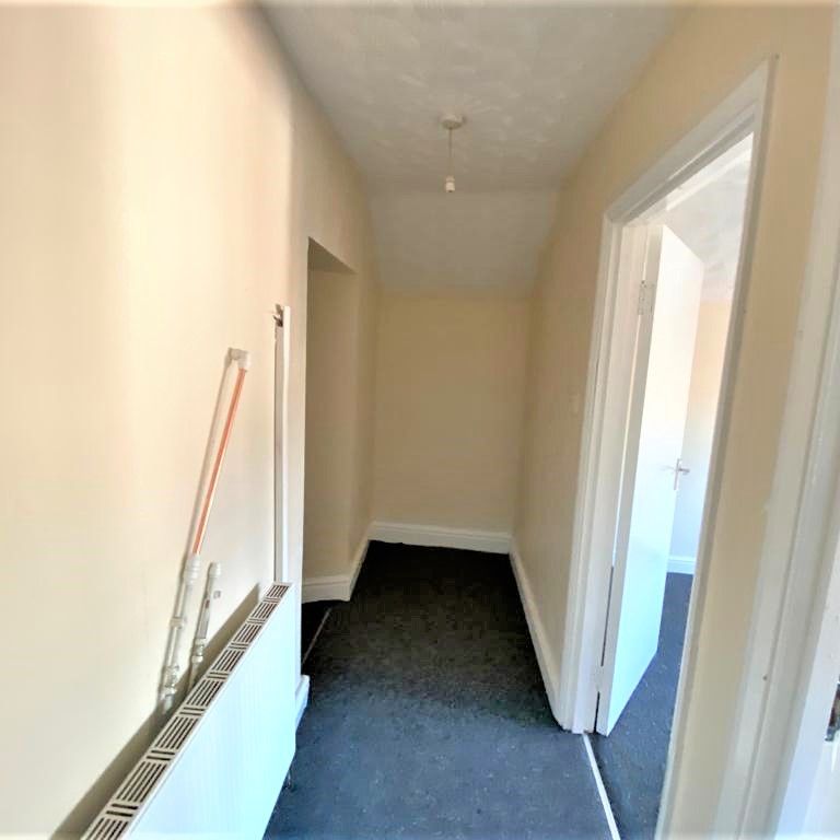 1/2 Bedroom Flat To Let - Hp12 - Photo 1