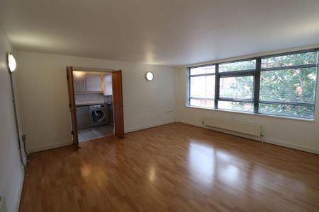 2 bedroom flat to rent - Photo 2