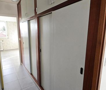 Location Appartement 3 pièces 78m² LA ROCHE SUR YON 85000 - Photo 4