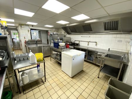 LET AGREED – £1,667 PCM, Large Fitted And Equipped A3 Licensed Restaurant and Takeaway with Garden in Whitchurch Road, Heath, Cardiff, CF14 3LX - Photo 3