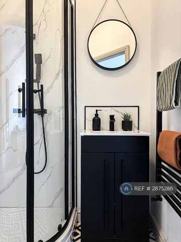 1 bedroom in a house share to rent - Photo 5