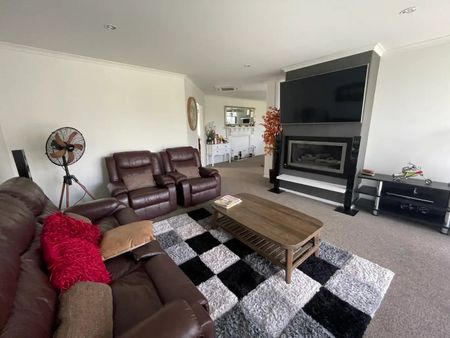 16 Edgeview Crescent - Photo 2