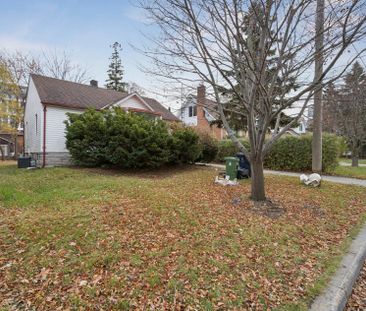For Lease - 211 Maplehurst Avenue, Toronto, Ontario - Photo 2