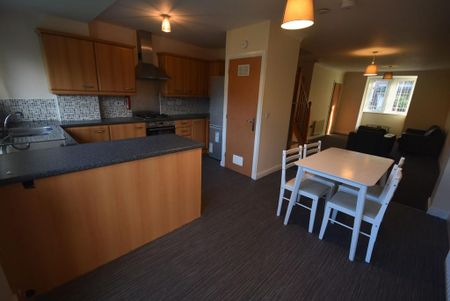 4 bedroom terraced house to rent - Photo 4