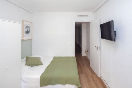 Carrer de les Illes Canàries, Valencia, Valencian Community 46023 - Photo 3