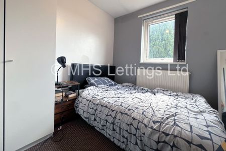 3 Bedroom End Terraced House for rent in Kendal Lane - Photo 5