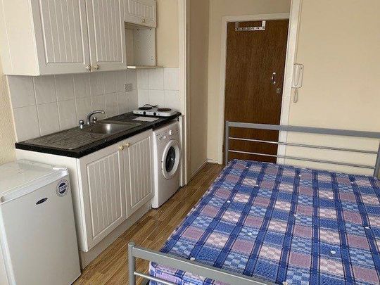 Studio to rent - Photo 1