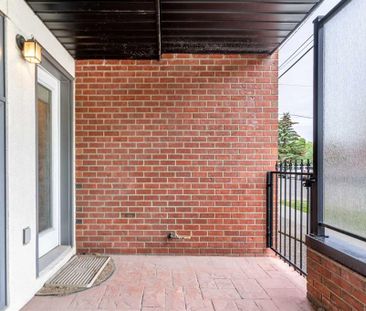 Modern Elegance And Urban Convenience: 2 Bed, 2 Bath Condo At 'the ... - Photo 5