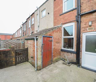 2 bedroom Terraced House to rent - Photo 4