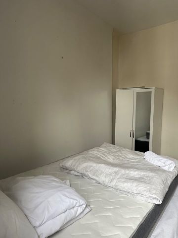 Studio Flat, Castletown Road, W14 - Photo 2