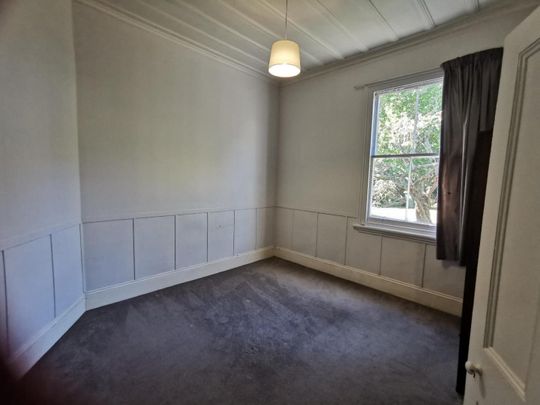 Lovely Character 2 bedroom flat available now - Photo 1