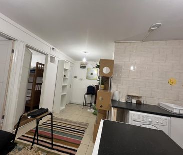 1 bedroom in a flat share to rent - Photo 2