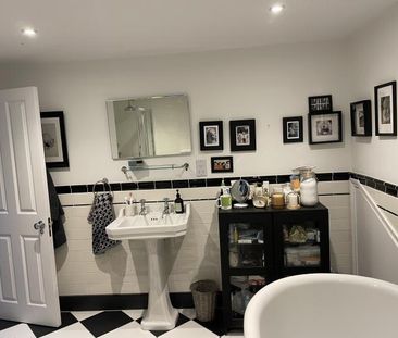 Large double room and beautiful en-suite bathroom in the heart of S... - Photo 5