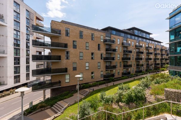Embankment House - Photo 1