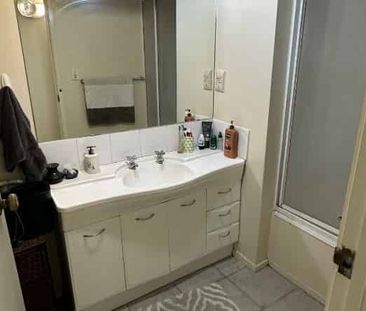 Spacious Mt Eden 2brm in Brilliant location and gated complex with ... - Photo 3