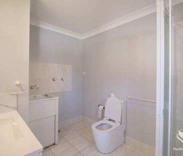 Quite and leafty One bedroom one study - Photo 5