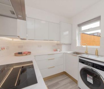 4 bedroom semi-detached house to rent - Photo 4